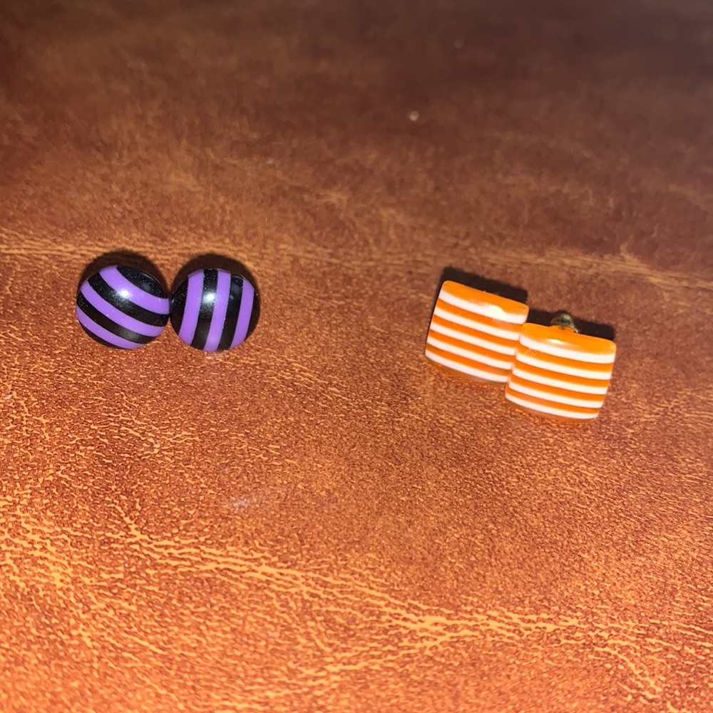 Two pairs resin post pieces stripes earrings purple black and orange and white
